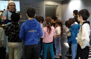 Camille accueille le groupe